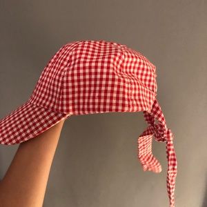 Red tie gingham hat